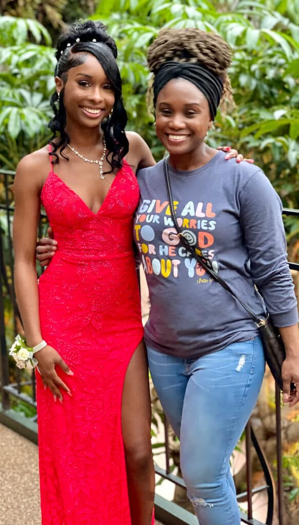 Shayne and her mom, Tonya, standing in front of greenery.